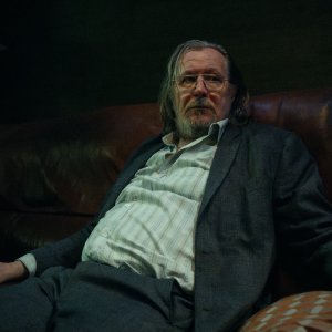 Slow Horses. Gary Oldman in una sequenza della quarta stagione.