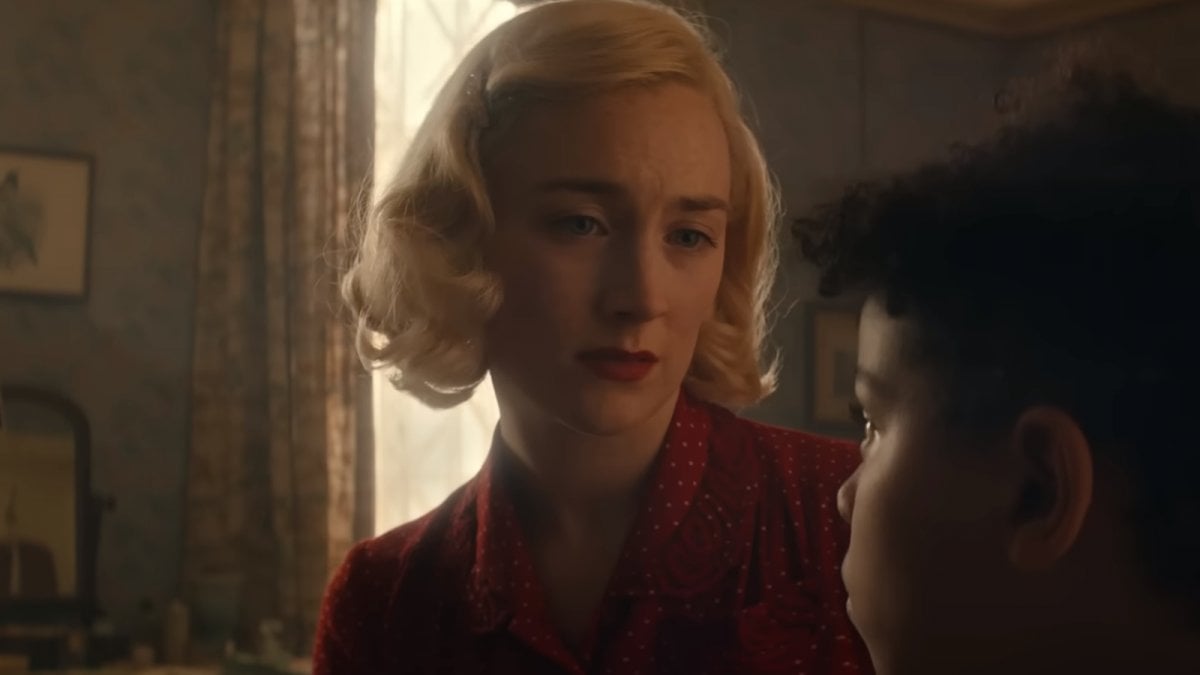 Blitz: Saoirse Ronan è una madre alla ricerca del figlio nel trailer del film di Steve McQueen