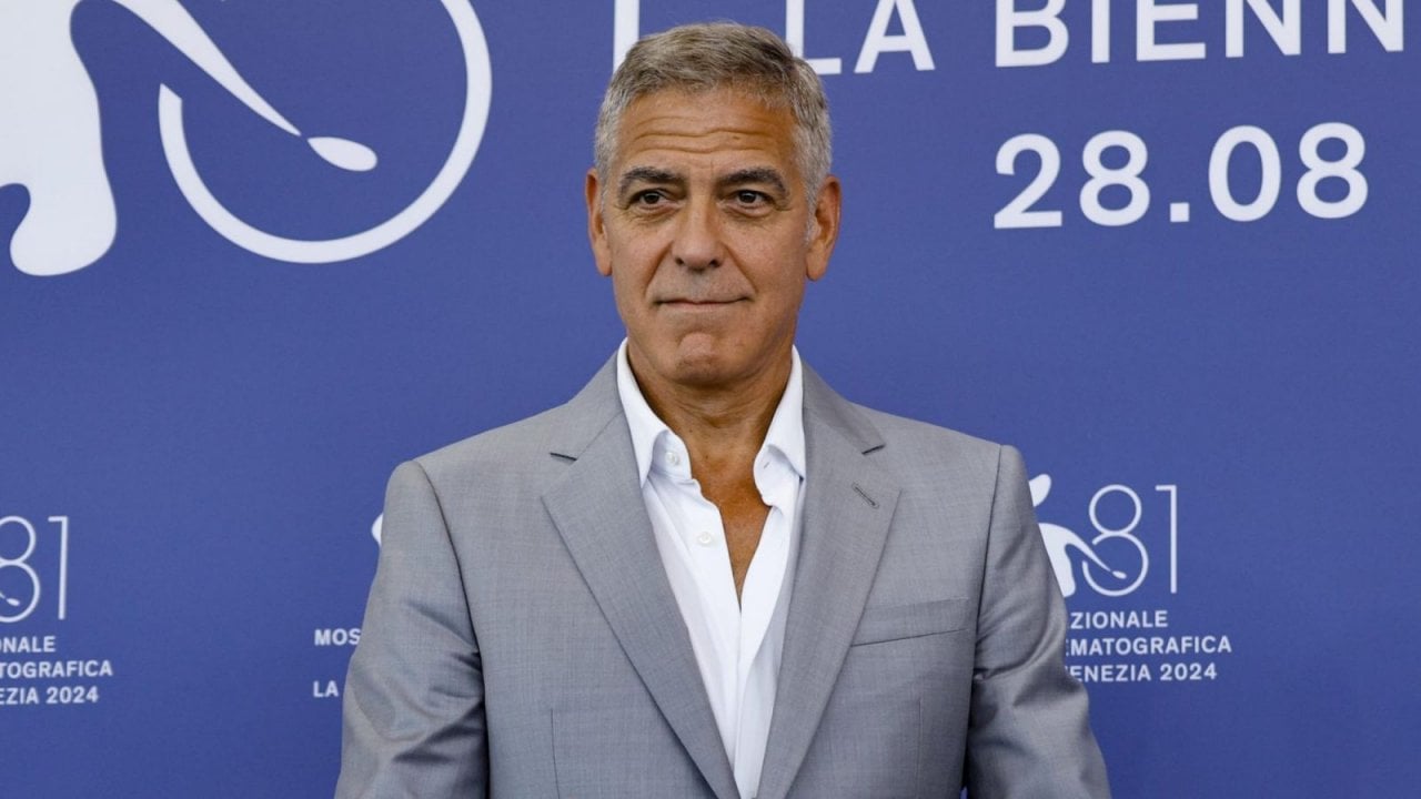 George Clooney al photocall di Wolfs - Lupi solitari alla Mostra di Venezia 2024