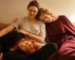 His Three Daughters, recensione: un'opera semplice che esplora (in profondità) il dolore di chi resta