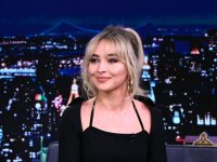 Sabrina Carpenter star di uno speciale natalizio su Netflix, ecco il teaser