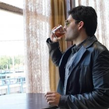 The Whiskey Bandit: Bence Szalay beve il suo whiskey prima di una rapina