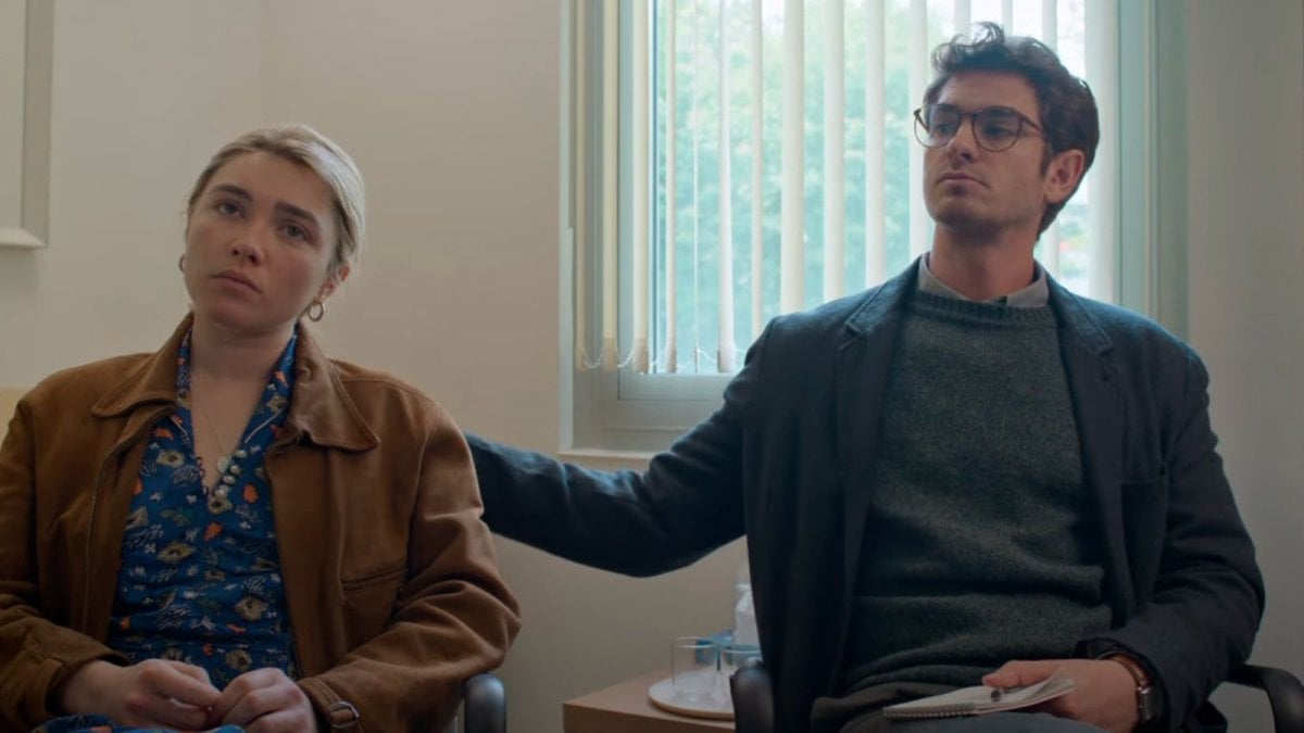 Andrew Garfield aveva paura di radere la testa di Florence Pugh davanti alla telecamera in We Live in Time