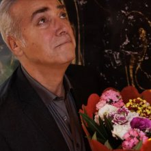 Ari-Cassamortari: Massimo Ghini con un mazzo di fiori