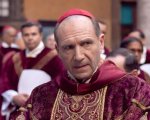 Conclave: due votanti agli Oscar snobbano Ralph Fiennes perché 'ha già vinto in passato', ma non è vero