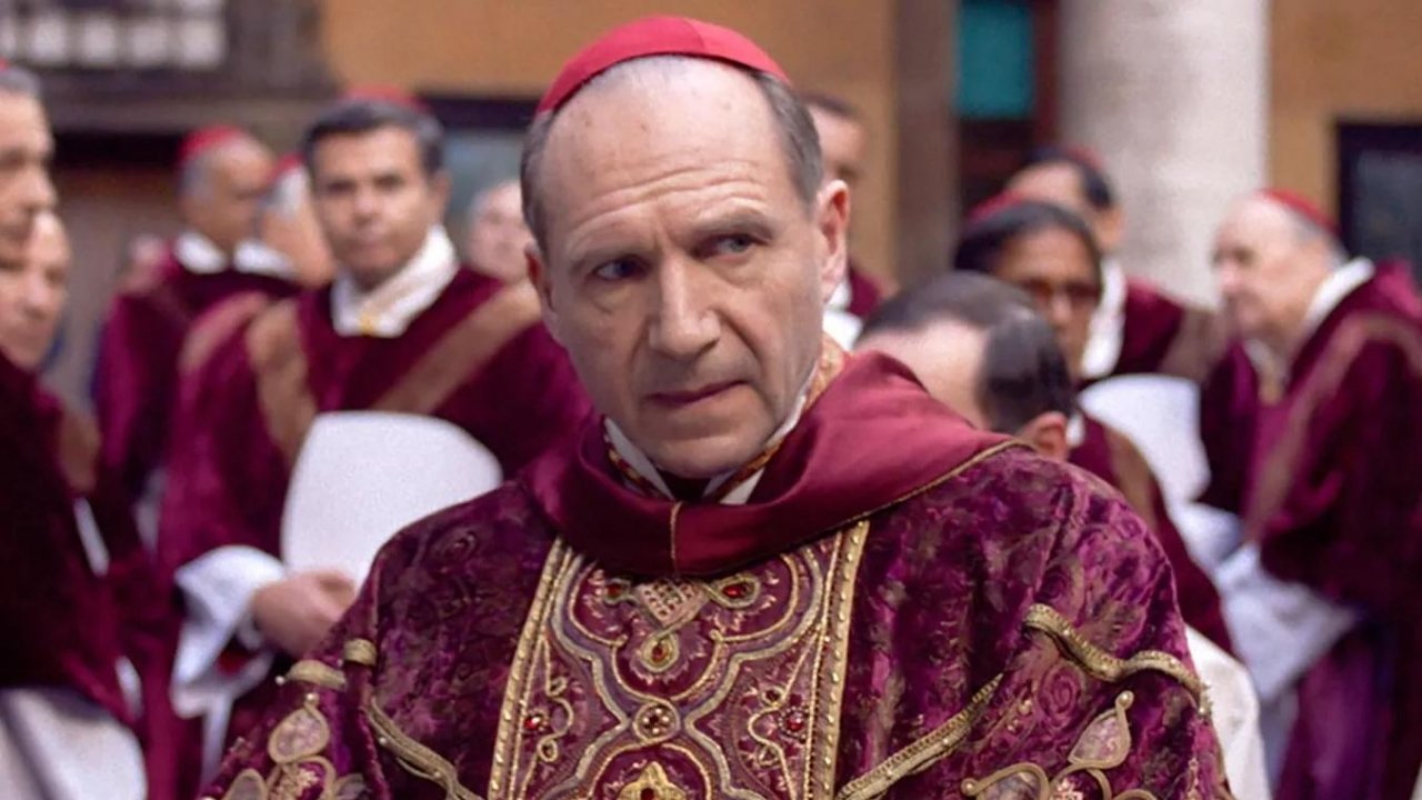 Ralph Fiennes in una scena