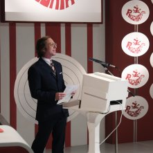 Mike: Claudio Gioè è Mike Buongiorno alla conduzione di Rischiatutto