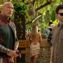 Uno Rosso: Dwayne Johnson e Chris Evans si guardano attorno