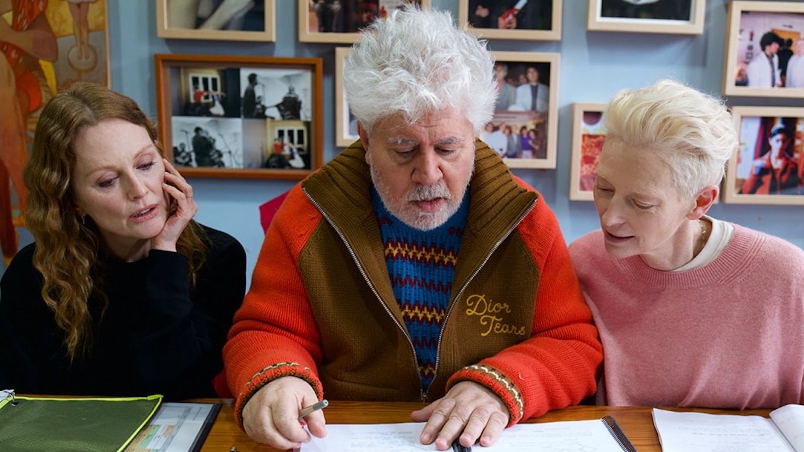 Julianne Moore, Pedro Almodovar e Tilda Swinton sul set