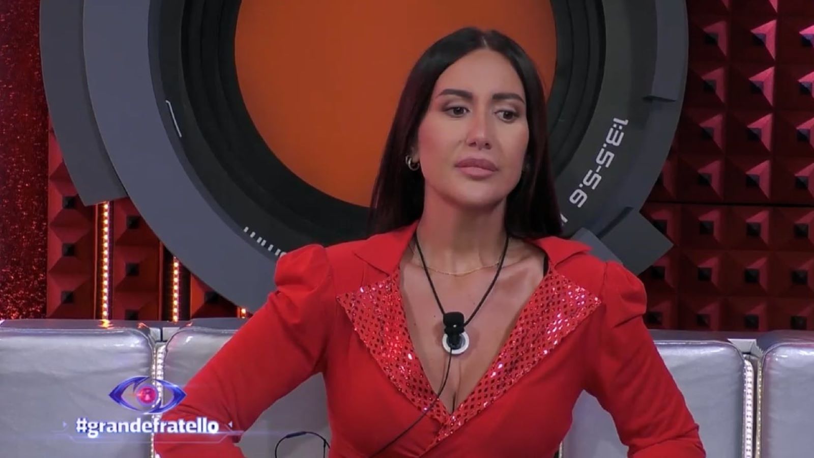 Jessica Morlacchi nel confessionale del programma