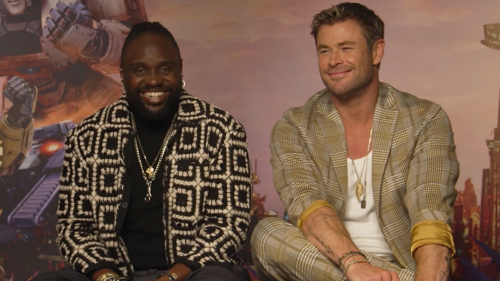 Brian Tyree Henry e Chris Hemsworth sono le voci di Megatron e Optimus Prime