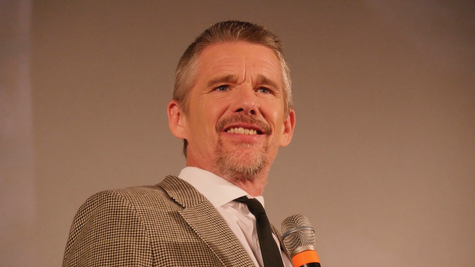 Un bel primo piano di Ethan Hawke a Lucca