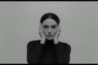 Maria - Teaser italiano del film di Pablo Larraín su Maria Callas con Angelina Jolie