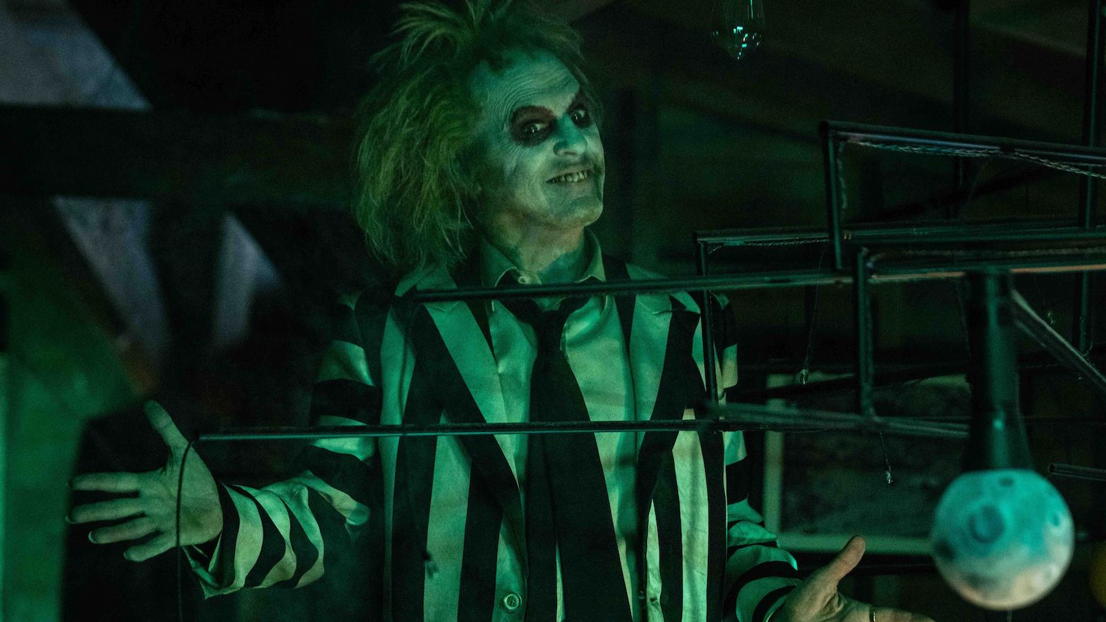 Michael Keaton nei panni del bioesorcista di Beetlejuice Beetlejuice