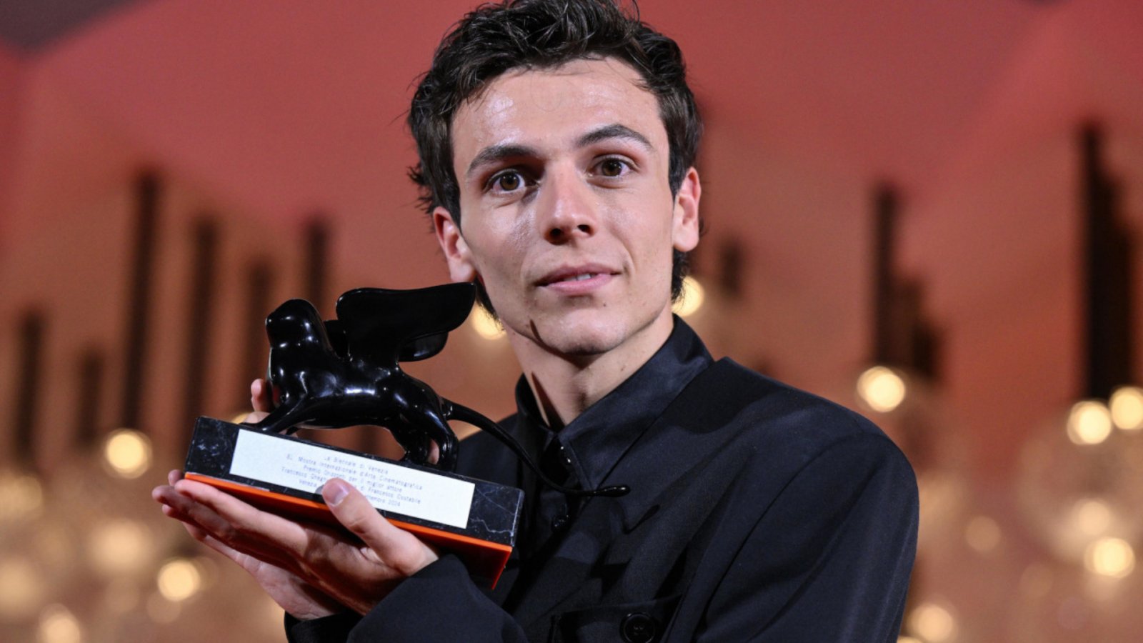 Francesco Gheghi premiato per Familia a Venezia 81