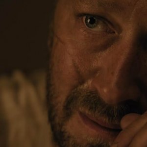 Hold Your Breath: Ebon Moss-Bachrach in un primo piano