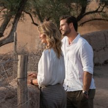 Lonely Planet: Laura Dern, Liam Hemsworth in una sequenza