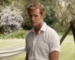 Matt Smith gira l'anti-The Crown: cresta da mohicano e chiodo borchiato sul set del film di Darren Aronofsky
