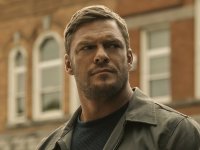 Alan Ritchson star del nuovo film tratto da un romanzo di Nicholas Sparks