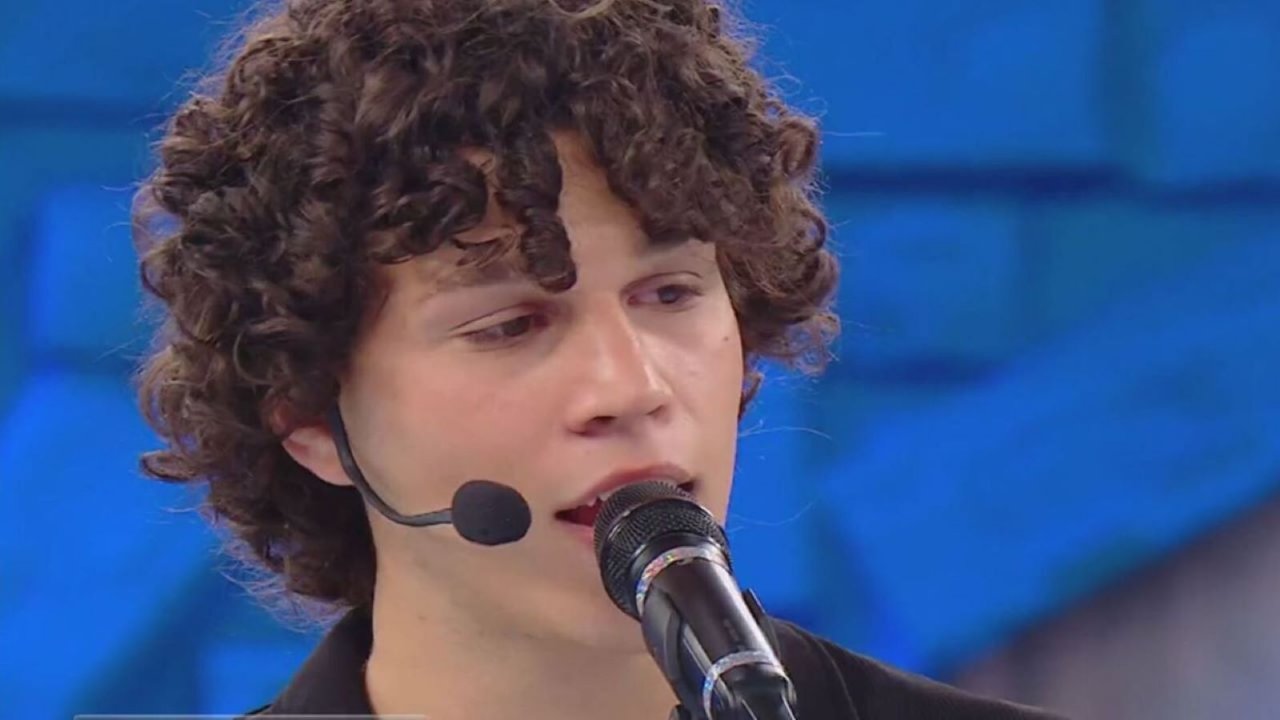 Nicolò è uno dei cantanti della nuova edizione di Amici 24
