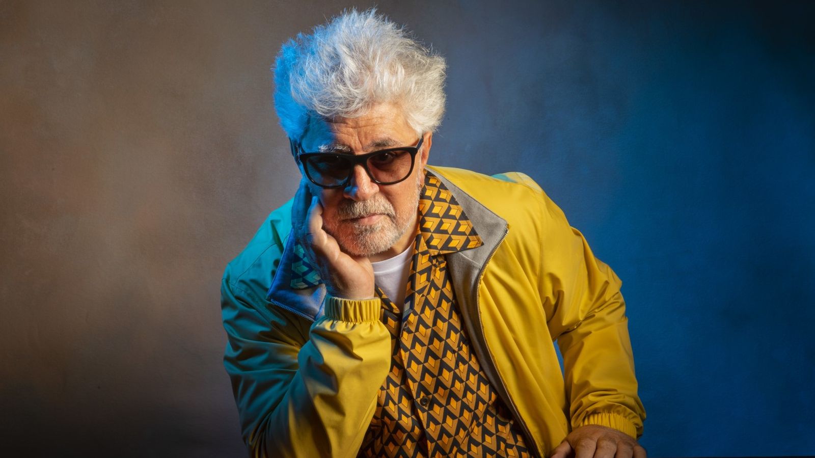 Pedro Almodovar in giallo