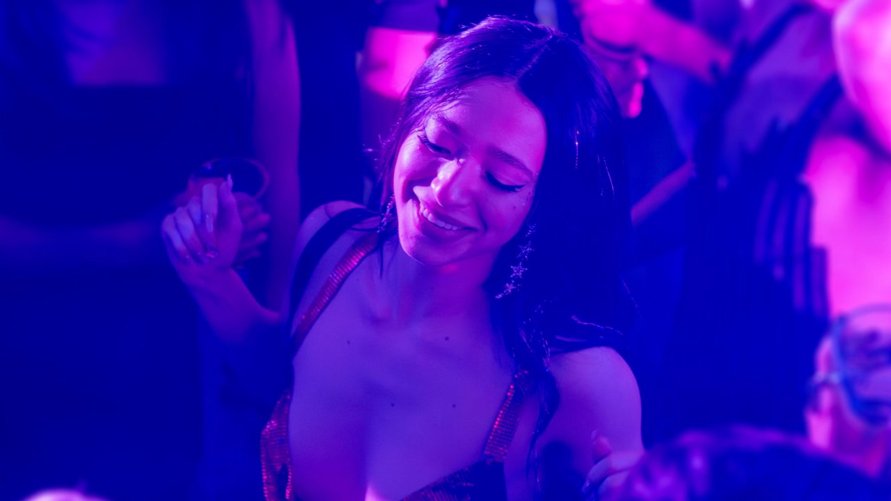 La protagonista di Anora Mikey Madison in discoteca