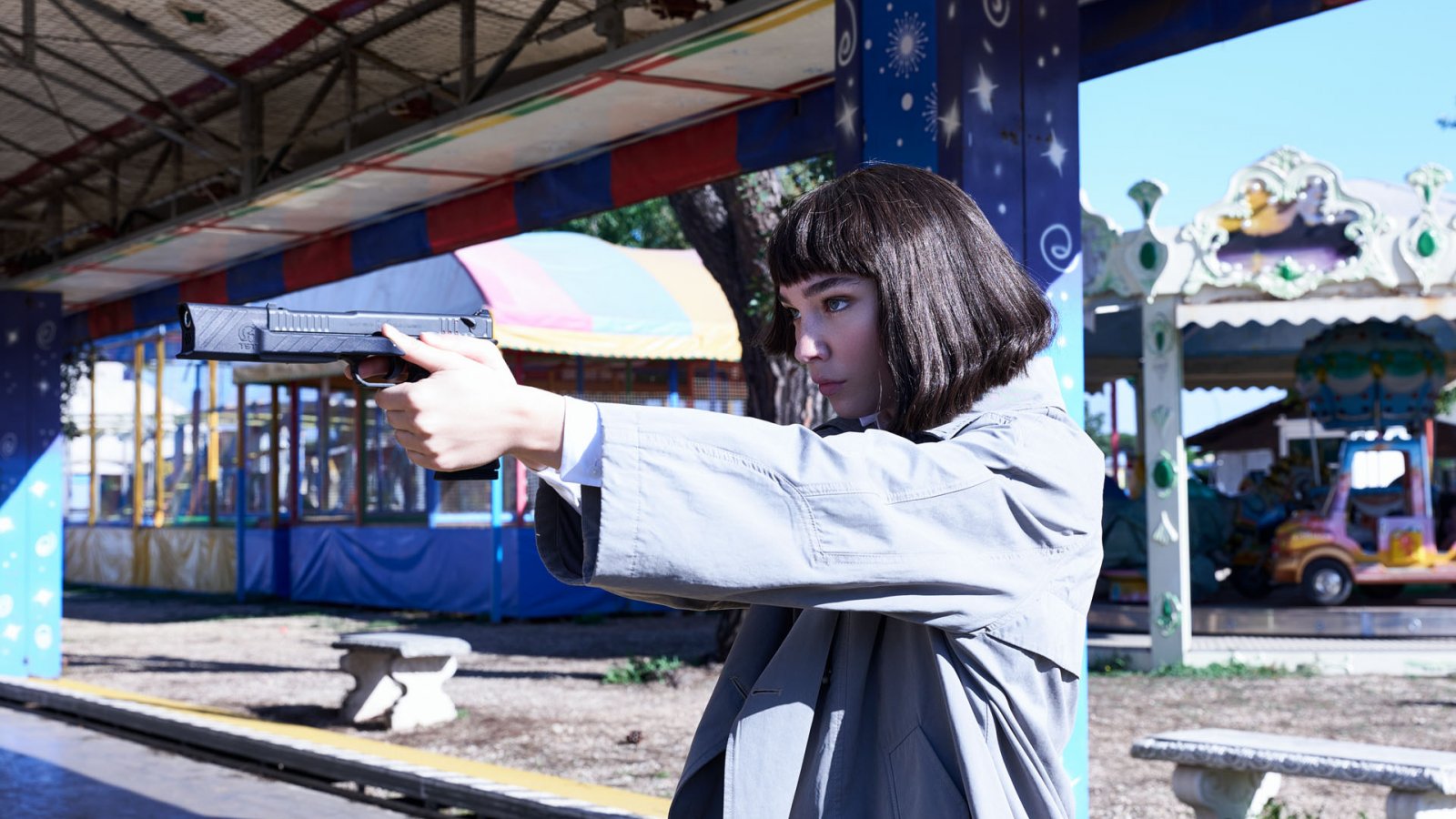 Matilda De Angelis con la pistola spianata in Citadel: Diana