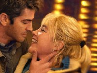 Florence Pugh e Andrew Garfield si sono lasciati trasportare durante una scena di sesso in We Live di Time