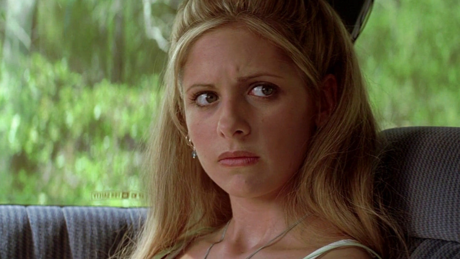 Sarah Michelle Gellar in una scena di So cosa hai fatto