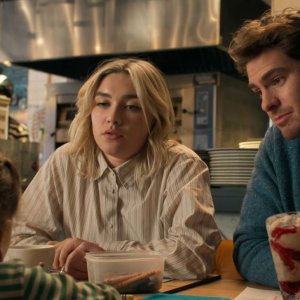 We Live In Time: Florence Pugh e Andrew Garfield in una scena