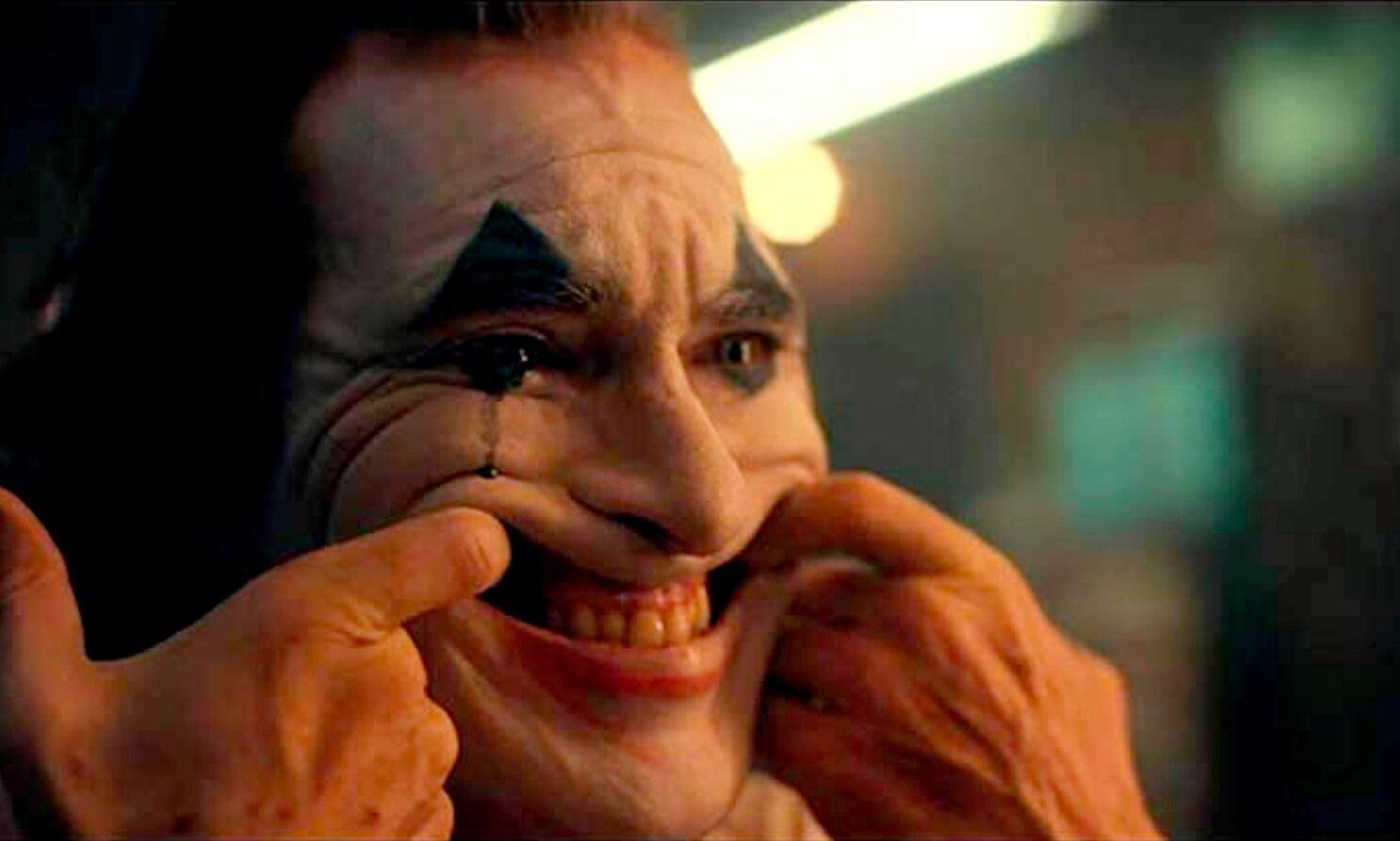 Il sorriso disperato del Joker di Joaquin Phoenix