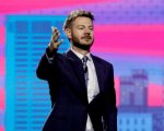 Sanremo 2025, Alessandro Cattelan è il braccio destro di Carlo Conti: tutto quello che farà