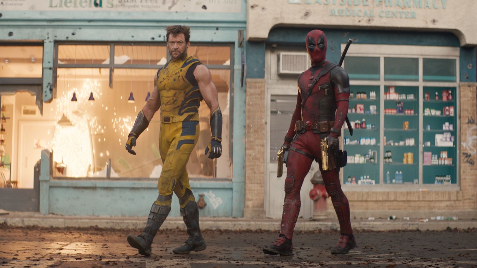 Hugh Jackman e Ryan Reynolds in una scena di Deadpool & Wolverine