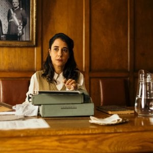 Due vite parallele: una scena del film Netflix