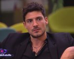 Grande Fratello: Lorenzo ci ricasca (e sono tre) con una nuova frase contro le donne