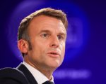 Emily in Paris, Macron tuona: 'Il suo trasferimento a Roma non ha senso, la rivoglio a Parigi'
