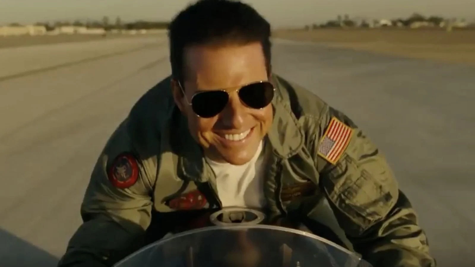 Tom Cruise in una scena di Top Gun: Maverick.