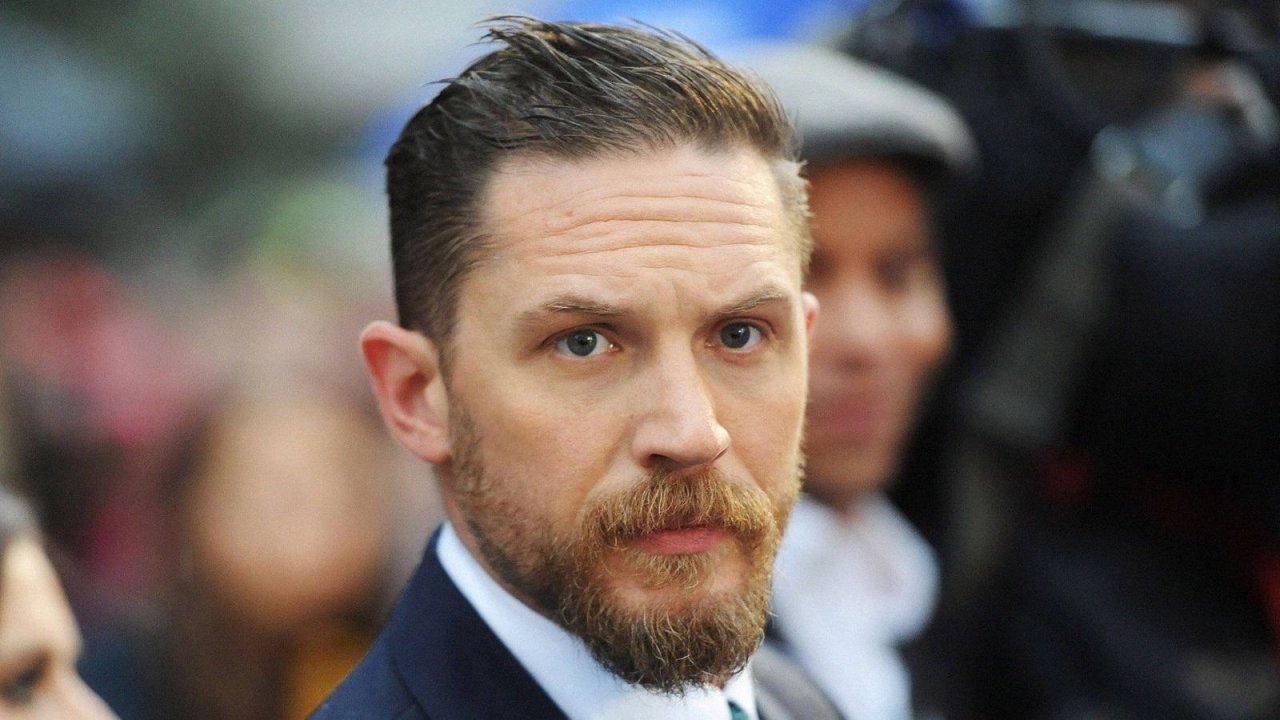 Un primo piano di Tom Hardy