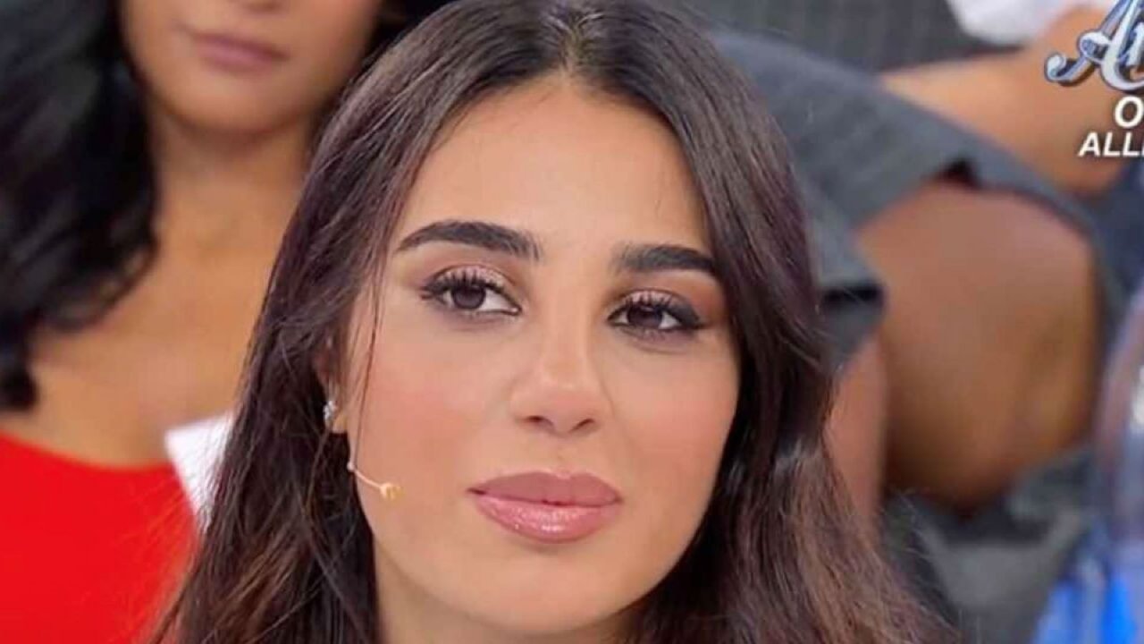 Veronica, corteggiatrice di Michele, negli studi di Uomini e donne