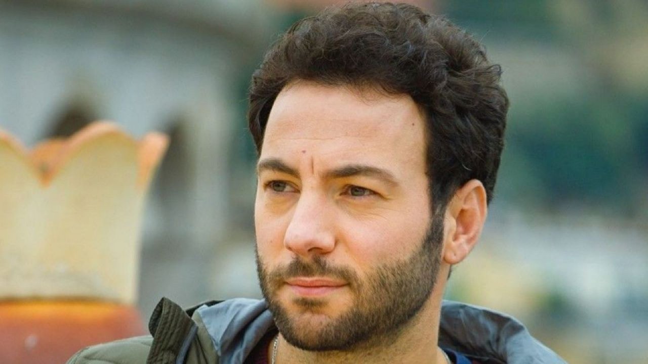 Samuele Cavallo è Samuel nella soap Un Posto al Sole