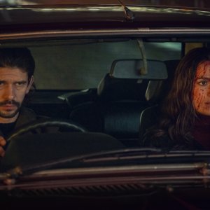 Black Doves: una foto di Ben Whishaw e Keira Knightley