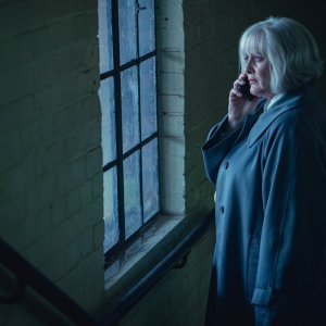 Black Doves: Sarah Lancashire in una foto della serie