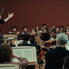 L'orchestra stonata: Benjamin Lavernhe in una sequenza