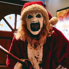 Terrifier 3: Art the Clown in versione natalizia con tanto di accetta