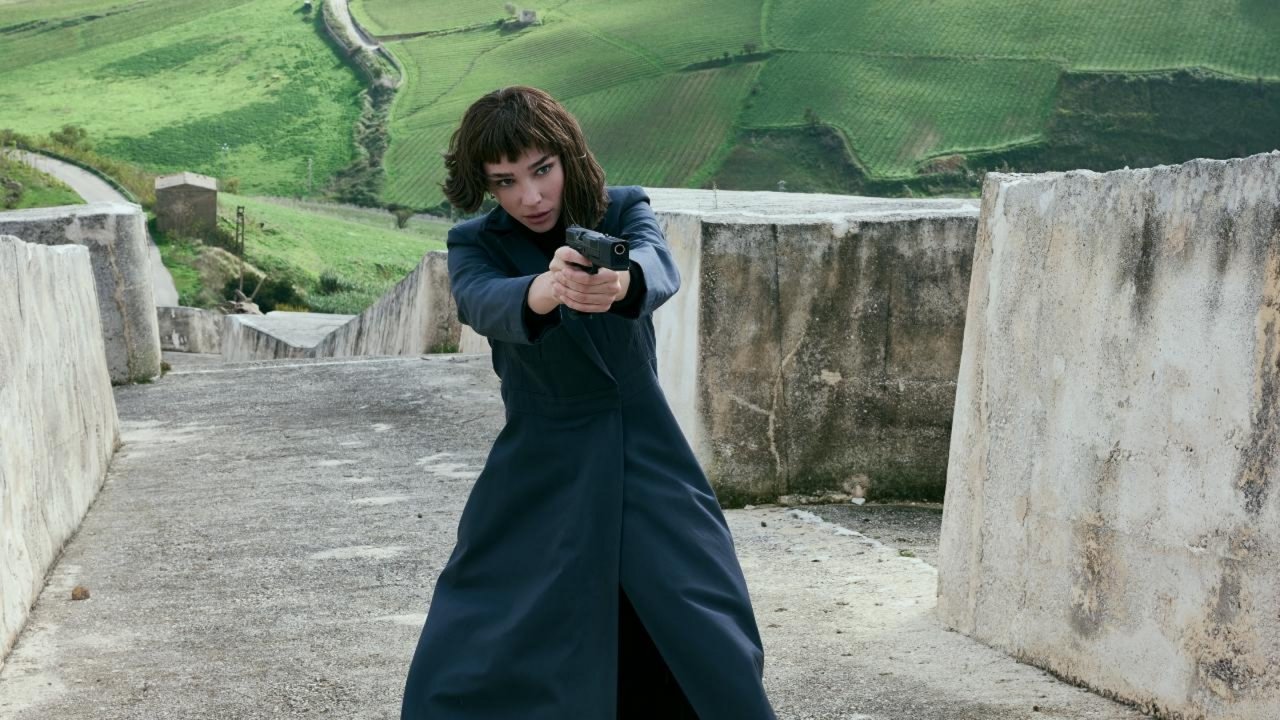 Matilda De Angelis in azione nella serie