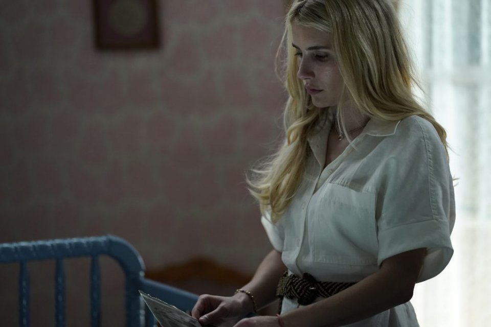 Emma Roberts In Una Scena Di Abandoned