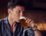 Tom Holland annuncia la sua birra analcolica: 'In linea con il mio stile di vita e i miei valori'