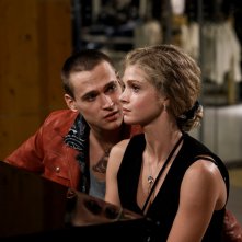 Fino alla fine: Elena Kampouris e Saul Nanni in una scena