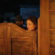 I morti non soffrono: Vicky Krieps in un frame del film