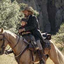 I morti non soffrono: Viggo Mortensen con Atlas Green in una foto